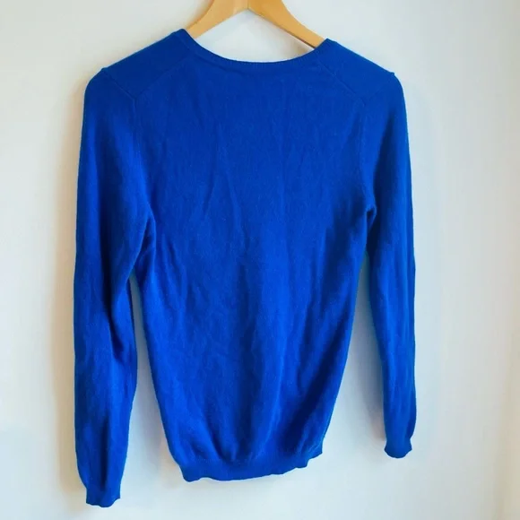 100% Cashmere Charter Club Royal Blue V Neck Sweater Size Small - Picture 3 of 4